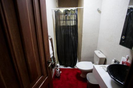 Casa de condomínio à venda com 380m², 3 quartos e 3 vagasBanheiro Social