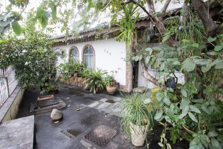 Casa de condomínio à venda com 380m², 3 quartos e 3 vagasQuintal