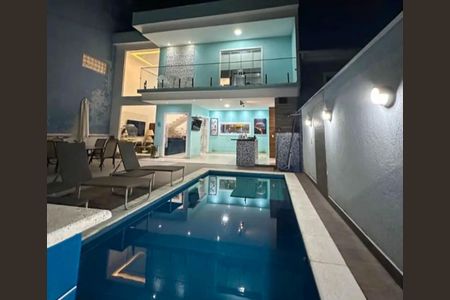 Casa à venda com 150m², 3 quartos e 3 vagas Casa à venda com 150m², 3 quartos e 3 vagasÁrea comum - Piscina