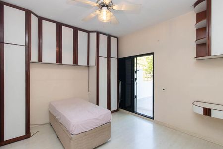 Casa à venda com 450m², 5 quartos e 2 vagasSuíte 1