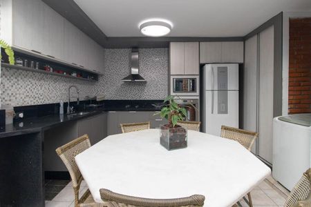 Casa à venda com 450m², 5 quartos e 2 vagasCozinha e Área de Serviço