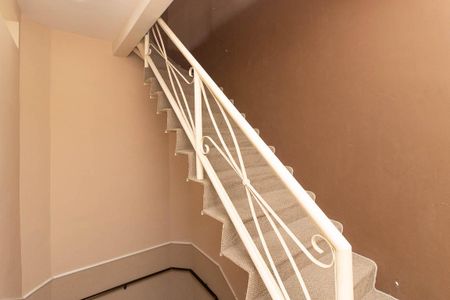 Casa à venda com 450m², 5 quartos e 2 vagasEscada