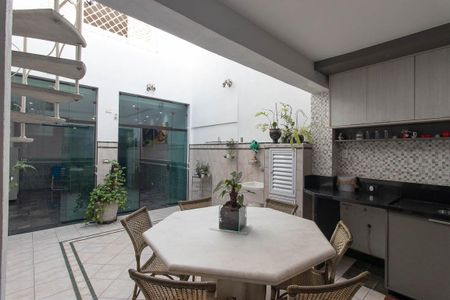 Casa à venda com 450m², 5 quartos e 2 vagasCozinha e Área de Serviço