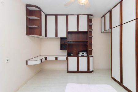 Casa à venda com 450m², 5 quartos e 2 vagasSuíte 1