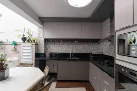 Casa à venda com 450m², 5 quartos e 2 vagasCozinha e Área de Serviço