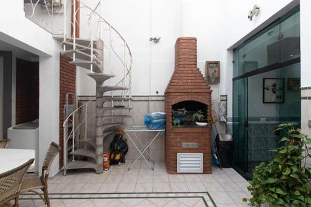 Casa à venda com 450m², 5 quartos e 2 vagasChurrasqueira