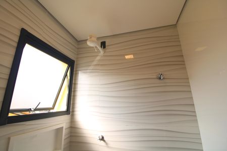 Banheiro de kitnet/studio para alugar com 1 quarto, 23m² em Socorro, São Paulo