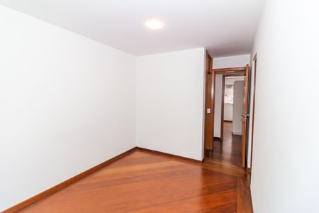 Apartamento à venda com 98m², 3 quartos e 1 vaga Apartamento à venda com 98m², 3 quartos e 1 vagaSuíte