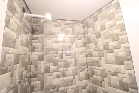 Banheiro Social de kitnet/studio para alugar com 1 quarto, 28m² em Socorro, São Paulo