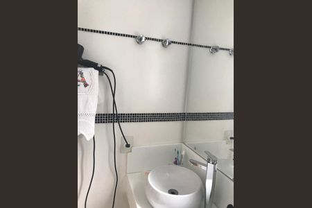 Apartamento à venda com 65m², 2 quartos e 1 vaga Apartamento à venda com 65m², 2 quartos e 1 vagaBanheiro