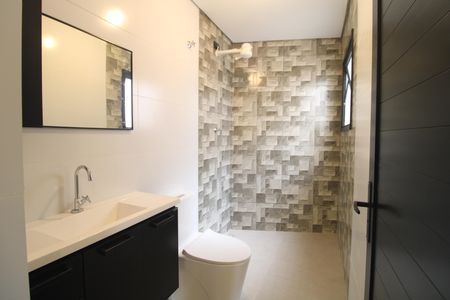 Banheiro de kitnet/studio para alugar com 1 quarto, 24m² em Socorro, São Paulo