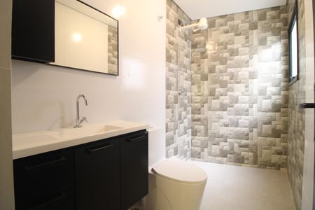 Banheiro de kitnet/studio para alugar com 1 quarto, 23m² em Socorro, São Paulo