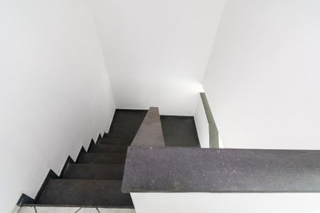 Casa à venda com 68m², 2 quartos e 1 vagaEscada