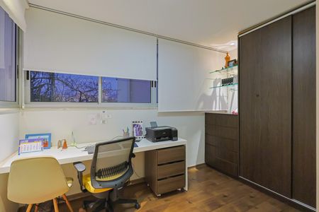 Apartamento à venda com 209m², 4 quartos e 3 vagasQuarto 4 - Suíte 2