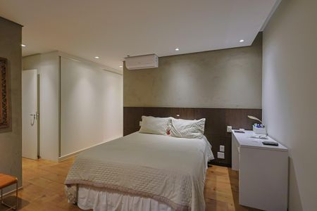 Apartamento à venda com 209m², 4 quartos e 3 vagasQuarto 4 - Suíte 2
