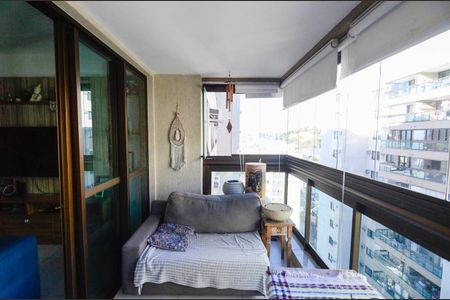 Apartamento à venda com 80m², 3 quartos e 1 vaga Apartamento à venda com 80m², 3 quartos e 1 vagaVaranda