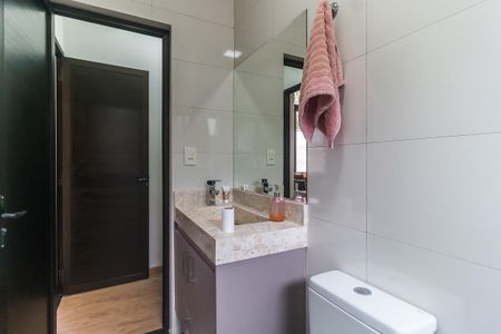 Casa de condomínio para alugar com 345m², 4 quartos e 4 vagas Casa de condomínio para alugar com 345m², 4 quartos e 4 vagasBanheiro da Suíte 1