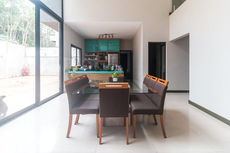 Casa de condomínio para alugar com 345m², 4 quartos e 4 vagas Casa de condomínio para alugar com 345m², 4 quartos e 4 vagasSala de Jantar