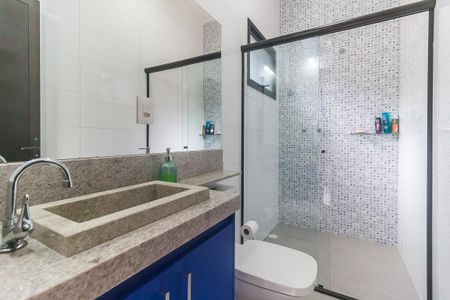 Casa de condomínio para alugar com 345m², 4 quartos e 4 vagas Casa de condomínio para alugar com 345m², 4 quartos e 4 vagasBanheiro da Suíte 4