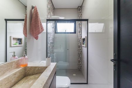 Casa de condomínio para alugar com 345m², 4 quartos e 4 vagas Casa de condomínio para alugar com 345m², 4 quartos e 4 vagasBanheiro da Suíte 1