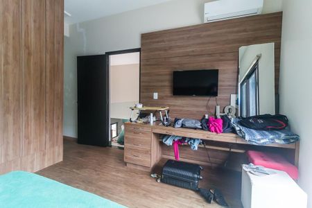 Casa de condomínio para alugar com 345m², 4 quartos e 4 vagas Casa de condomínio para alugar com 345m², 4 quartos e 4 vagasQuarto 2 - Suíte 2