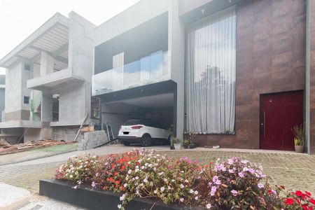 Casa de condomínio para alugar com 345m², 4 quartos e 4 vagas Casa de condomínio para alugar com 345m², 4 quartos e 4 vagasFachada