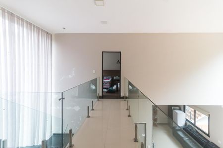 Casa de condomínio para alugar com 345m², 4 quartos e 4 vagas Casa de condomínio para alugar com 345m², 4 quartos e 4 vagasCorredor