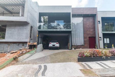 Casa de condomínio para alugar com 345m², 4 quartos e 4 vagas Casa de condomínio para alugar com 345m², 4 quartos e 4 vagasFachada