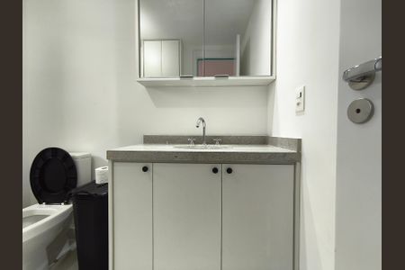 Banheiro de kitnet/studio à venda com 1 quarto, 24m² em Ipiranga, São Paulo