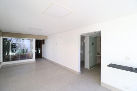 Casa para alugar com 550m², 4 quartos e 9 vagasSala