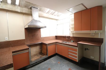 Casa para alugar com 550m², 4 quartos e 9 vagasCozinha