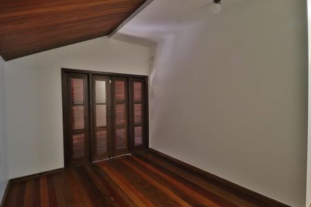 Casa para alugar com 550m², 4 quartos e 9 vagasSuíte 2