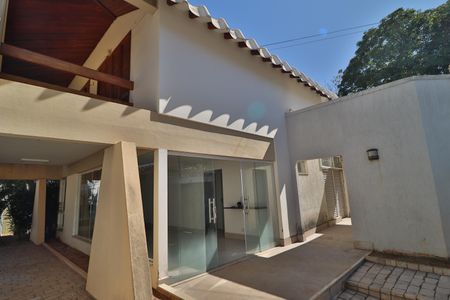 Casa para alugar com 550m², 4 quartos e 9 vagasFachada