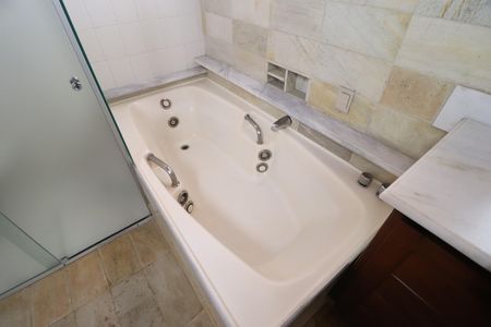 Casa para alugar com 550m², 4 quartos e 9 vagasBanheiro da Suíte 2