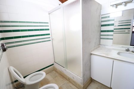 Casa para alugar com 550m², 4 quartos e 9 vagasBanheiro Social