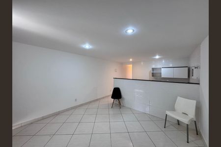 Sala de apartamento à venda com 1 quarto, 50m² em Vargem Pequena, Rio de Janeiro