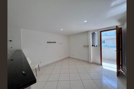 Sala de apartamento à venda com 1 quarto, 50m² em Vargem Pequena, Rio de Janeiro