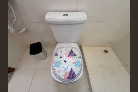 Banheiro Social de apartamento à venda com 1 quarto, 50m² em Vargem Pequena, Rio de Janeiro