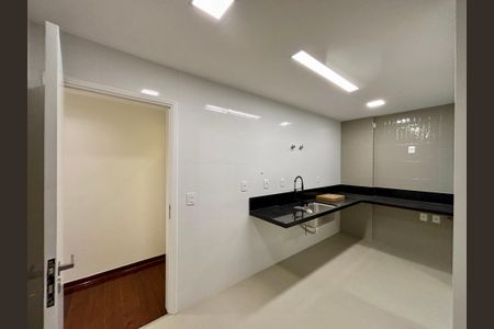Apartamento à venda com 150m², 3 quartos e 2 vagasCozinha