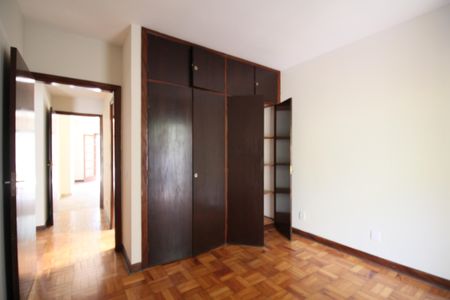 Casa à venda com 250m², 3 quartos e 4 vagasSuíte
