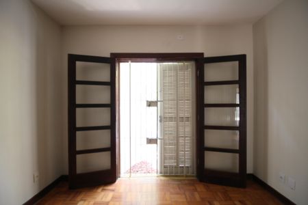 Casa à venda com 250m², 3 quartos e 4 vagasSuíte