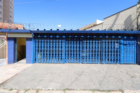 Casa à venda com 450m², 7 quartos e 3 vagasFachada