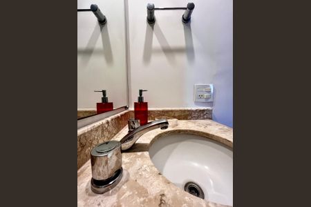 Apartamento à venda com 120m², 3 quartos e 2 vagas Apartamento à venda com 120m², 3 quartos e 2 vagasBanheiro da Suíte 1