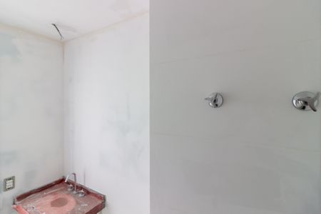 Banheiro de kitnet/studio à venda com 1 quarto, 27m² em Pinheiros, São Paulo