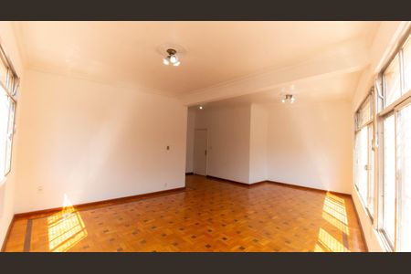 Casa à venda com 403m², 7 quartos e 2 vagas Casa à venda com 403m², 7 quartos e 2 vagasSala