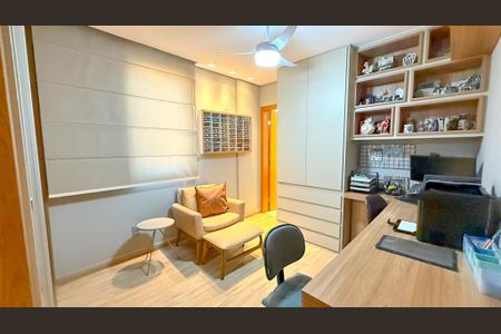 Apartamento à venda com 281m², 4 quartos e 4 vagas Apartamento à venda com 281m², 4 quartos e 4 vagasQuarto 3