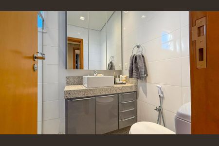 Apartamento à venda com 281m², 4 quartos e 4 vagas Apartamento à venda com 281m², 4 quartos e 4 vagasBanheiro