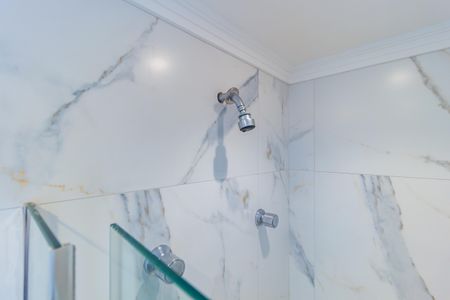 Apartamento à venda com 65m², 2 quartos e 2 vagasDetalhe Banheiro - Suíte