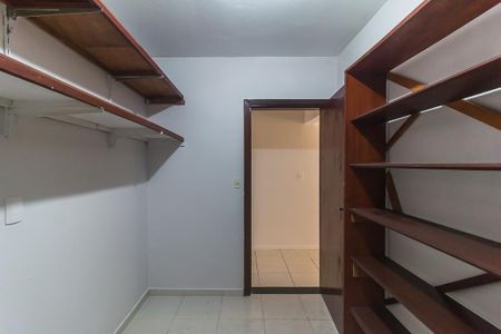 Casa para alugar com 290m², 4 quartos e 2 vagasDespensa