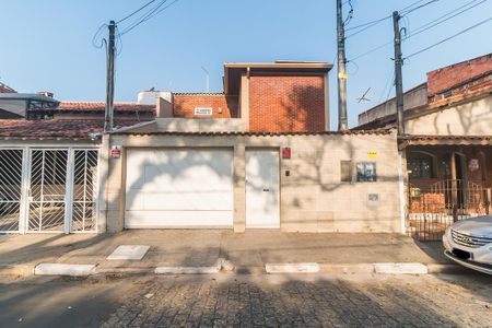 Casa para alugar com 290m², 4 quartos e 2 vagasFachada